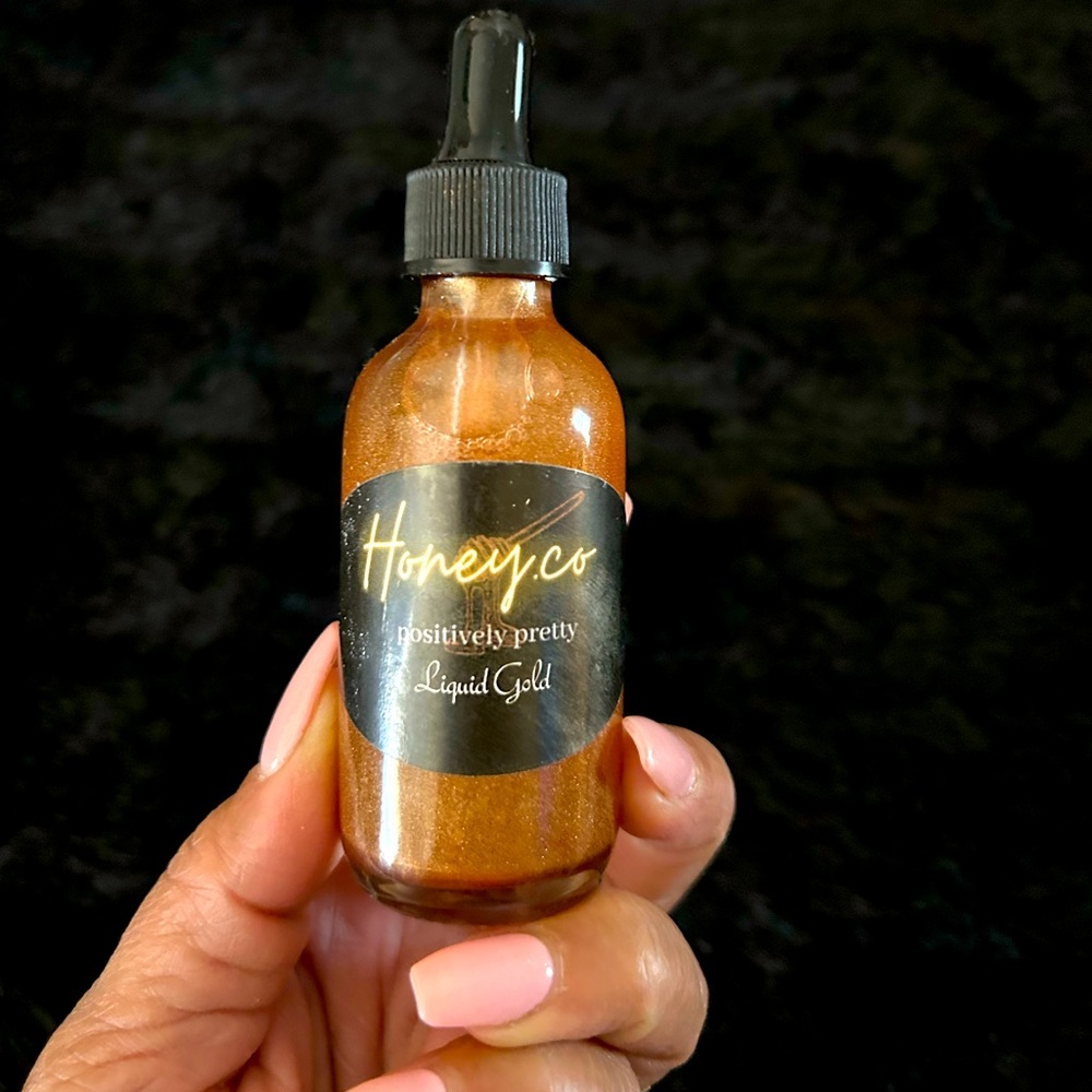 Honeyco Bronzing oil Liquid Gold!  Add some shimmer to your skincare routine!🥰